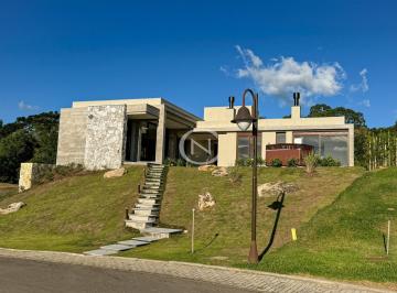 Casa · 323m² · 2 Vagas · CASA 3 QUARTOS NO CONDOMINIO LAKEN EM GRAMADO/RS