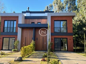 Casa · 135m² · 2 Vagas · CASA NO RESERVA DA SERRA EM CANELA/RS