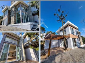 Casa · 289m² · 2 Vagas · CASA 3 DORMITORIOS EM CANELA