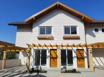 Casa · 79m² · 1 Vaga · CASA COM 02 DORMITÓRIOS