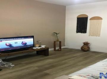 6884ec43-a04e-4914-a7cb-4e155361919b-IMOBILIARIA_NEWTON_ALVAREZ_SOBRADO_VILA_MARIANA_92937.JPG · METROS, HOSPITAL, COLÉGIOS, COMÉRCIOS. 