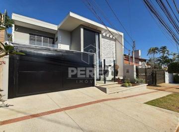 Casa · 221m² · 5 Quartos · 2 Vagas · Sobrado no Carandá Bosque