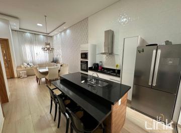 Casa · 149m² · 3 Quartos · 2 Vagas · Casa Espaçosa e Moderna em Terreno de 200m²