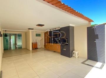 Casa · 150m² · 3 Quartos · 2 Vagas · Casa Triplex localizada na Zona Sul de Ilhéus