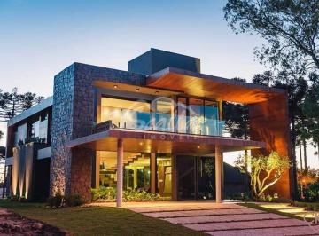 Casa · 558m² · 2 Vagas · CASA PUNTA