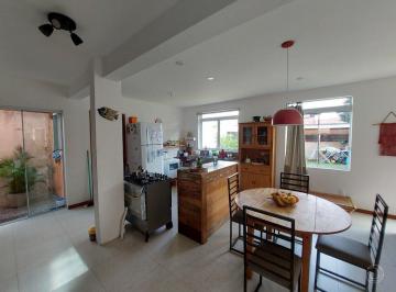 29257_iw956VE2q5cBWH_2925765e7170f3c423.jpg · Casa Residencial de 5 dorms no bairro Campeche
