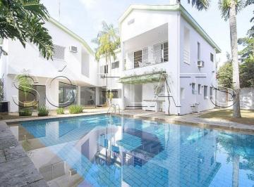Casa · 790m² · 4 Quartos · 4 Vagas · Linda Casa em Alphaville disponível para venda com 900m² de terreno, 790m² construído e 04 suítes