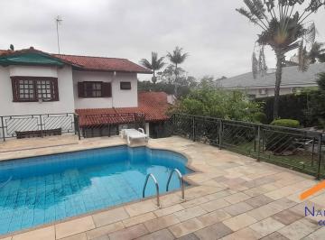 Casa · 561m² · 3 Quartos · 7 Vagas · Casa com piscina e 3 suítes no Condomínio Arujazinho III