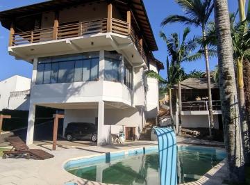 Casa · 456m² · 4 Quartos · 2 Vagas · 4 Dorm. - 1 Suíte Master com Hidro - 456m² Construídos - Quiosque c/ Piscina Aquecida