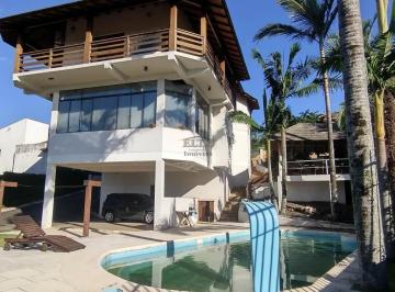 Casa · 456m² · 4 Quartos · 2 Vagas · 4 Dorm. - 1 Suíte Master com Hidro - 456m² Construídos - Quiosque c/ Piscina Aquecida