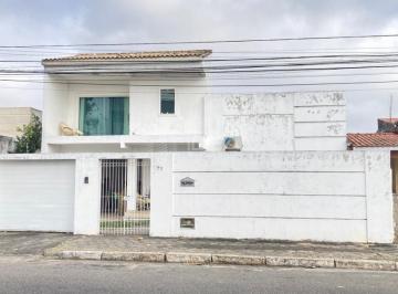 Casa · 300m² · 3 Quartos · 3 Vagas · Casa Duplex no Centro de Campos dos Goytacazes. Perfeita para sua família