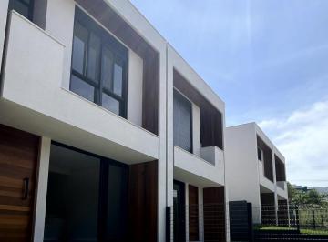 Casa · 105m² · 2 Quartos · 2 Vagas · Sobrado à Beira das Dunas do Siriú: Seu Refúgio em Gropaba