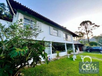 e89621c2bdeb4d238b468dd9801e3cea75d87625 · Esta encantadora propriedade oferece um estilo de vida sereno em uma localização verdadeiramente pri