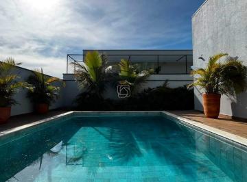 Casa · 242m² · 3 Quartos · 4 Vagas · Casa em Condomínio 3 suítes Portal dos Bandeirantes 242m²