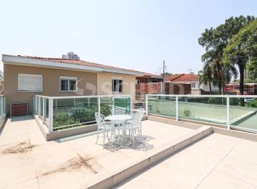 Casa · 175m² · 3 Quartos · 2 Vagas · Sobrado à venda em rua tranquila e arborizada