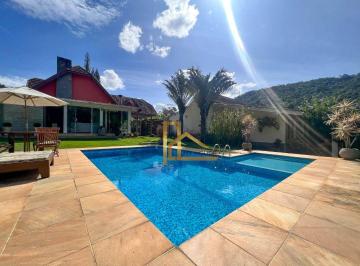 2ca0689ff7e5bec6111770a3db5fd5bc8c7eed1c · Casa Linear com Terreno 100% Plano de 1.296 m², 4 Dormitórios (2 Suítes) e Lazer Privativo – A 15 Mi