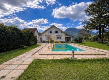 816d1b8334d0a8ad39661dbb32febd30e4670283 · Casa com Terreno Plano de 1.350m², 4 Quartos e lazer privativo - 15 Minutos do Centro de Teresópoli