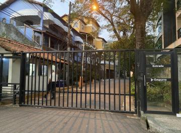 Casa · 460m² · 6 Quartos · 2 Vagas · Casa com vista para praia de Charitas