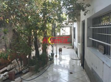 Casa · 126m² · 2 Quartos · 2 Vagas · Casa térrea no Jardim Munhoz,  espaçoso quintal com árvores frutíferas em uma rua bem tranquila!