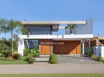 Casa · 204m² · 3 Quartos · 2 Vagas · Oásis de Tranquilidade: Casa Térrea com 3 Suítes em Reserva das Águas, Torres/RS