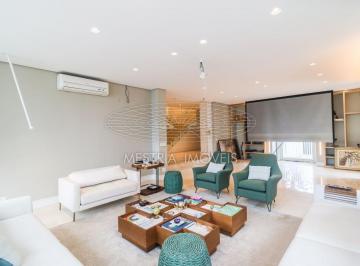 Casa · 590m² · 5 Quartos · 12 Vagas · Casa de altíssimo padrão localizado em um das regiões mais cobiçadas do bairro!