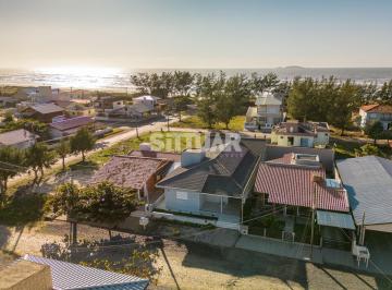 Casa · 270m² · 4 Quartos · 4 Vagas · Casa à Venda em Itapirubá Norte