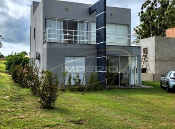 Casa de 3 quartos, Paranapanema · Moderna casa conceito aberto com 193 m², em cond fechado as margens da represa.