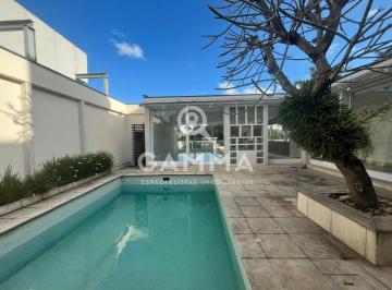Casa · 300m² · 3 Quartos · 6 Vagas · Belíssima casa térrea à venda no Pacaembu, com muita área verde, espaço gourmet e piscina.