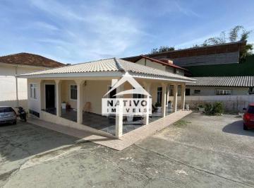 Casa · 250m² · 3 Quartos · 6 Vagas · Casa