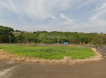 Terreno · 246m² · Lote de esquina com 246m²