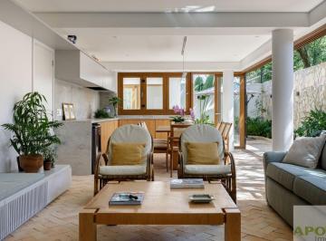 Casa · 427m² · 3 Quartos · 2 Vagas · Planalto Paulista Casa com 3 suítes, 2 Vagas, 427m² construção