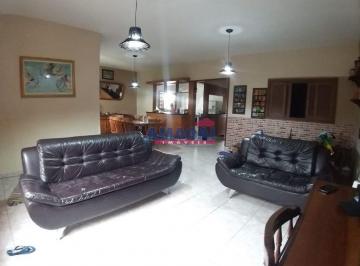 2 · Ampla casa, 4 quartos no Parque Imperial em Jacareí SP