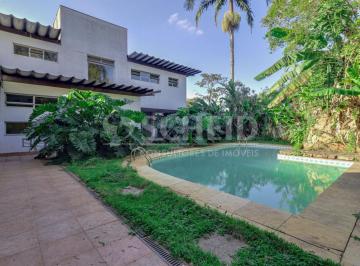 Casa · 653m² · 4 Quartos · 6 Vagas · Casa na Granja Julieta com 4 quartos sendo 2 suítes e 6 vagas de garagem!!