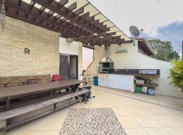 Casa · 160m² · 5 Quartos · 3 Vagas · Dois sobrados, uma oportunidade única!