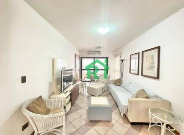 Sala · Apartamento à beira mar com 3 quartos (1 suíte), 2 vagas à venda em Pitangueiras, Guarujá