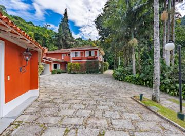 Casa · 550m² · 6 Quartos · 4 Vagas · Casa  com 6 quartos em Corrêas, Petrópolis.