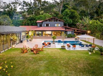 Casa · 1000m² · 8 Quartos · 4 Vagas · Casa com 8 quartos em condomínio em Pedro do Rio, Petrópolis.