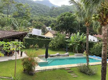 Casa de 5 quartos, São Sebastião · Casa em Santiago à 50 metros da Praia Disponível para o Réveillon.