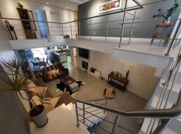 Casa · 328m² · 3 Quartos · 4 Vagas · Sobrado com 3 dormitorios, sendo 1 suíte, Canoas/RS