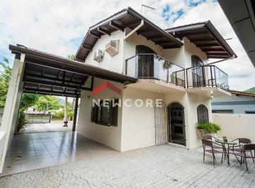 Casa · 160m² · 3 Quartos · 4 Vagas · Sobrado em Rua Giesta - Morrinhos - Bombinhas/SC