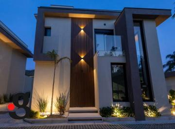 Casa · 145m² · 3 Quartos · 1 Vaga · Sobrados de alto padrão à venda em Camburí, São Sebastião - SP.