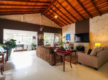 Casa · 200m² · 2 Quartos · 3 Vagas · Casa reformada com jardim e 2 suítes no Brooklin