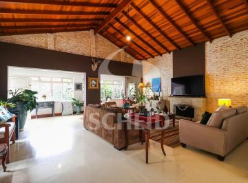 Casa · 200m² · 2 Quartos · 3 Vagas · Casa reformada com jardim e 2 suítes no Brooklin