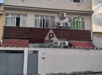 Casa · 267m² · 5 Quartos · 2 Vagas · Casa Espaçosa com Espaço Gourmet e Garagem para 2 Carros no Pechincha