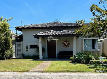Fachada com jardim américano · CASA TÉRREA MODERNA CONDOMÍNIO GILEADE VENTILADÍSSIMA