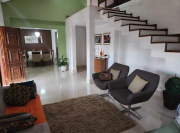 Casa de 3 quartos, Vicente Pires · CAS, 3 quartos sendo 1 suíte, piscina, churrasqueira, lote 1050m, escriturada