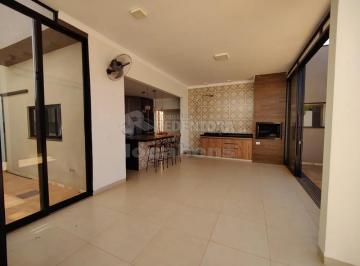 Casa · 406m² · 3 Quartos · 4 Vagas · Recanto do Lago casa com 3 dormitórios e área de lazer com piscina.