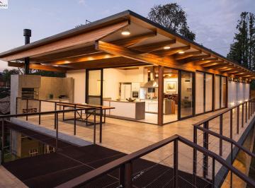 /uploads/2023/09/properties/f6752310a8de2bd4398d4b42ae832530.jpg · Casa de arquitetura moderna e sustentável, no Patrimônio do Carmo