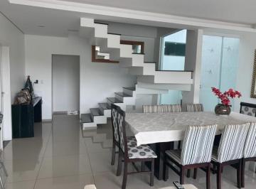 Casa · 270m² · 3 Quartos · 3 Vagas · Casa com 3 quartos à venda no Bairro Jardim Patrícia - Uberlândia/MG
