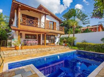 piscina · Casa à venda na Praia Grande na Ilhabela.